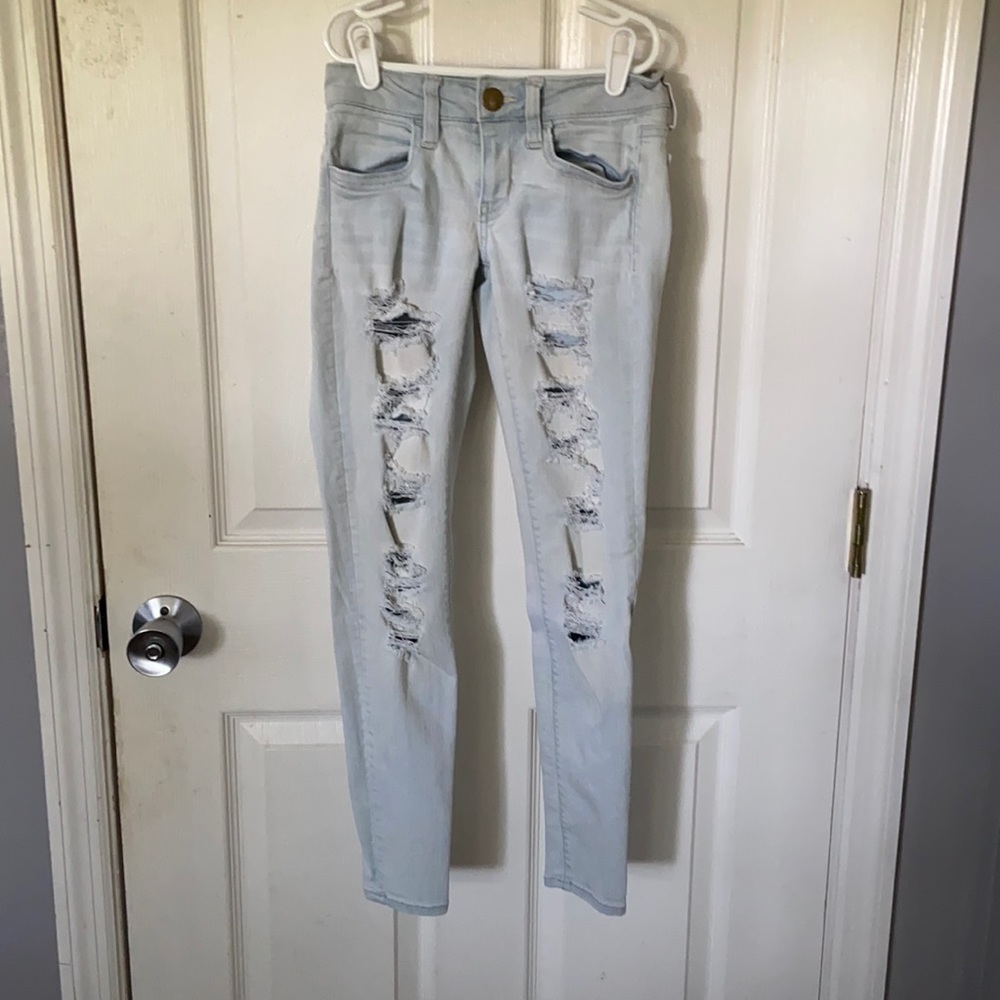 American Eagle light wash denim jeans